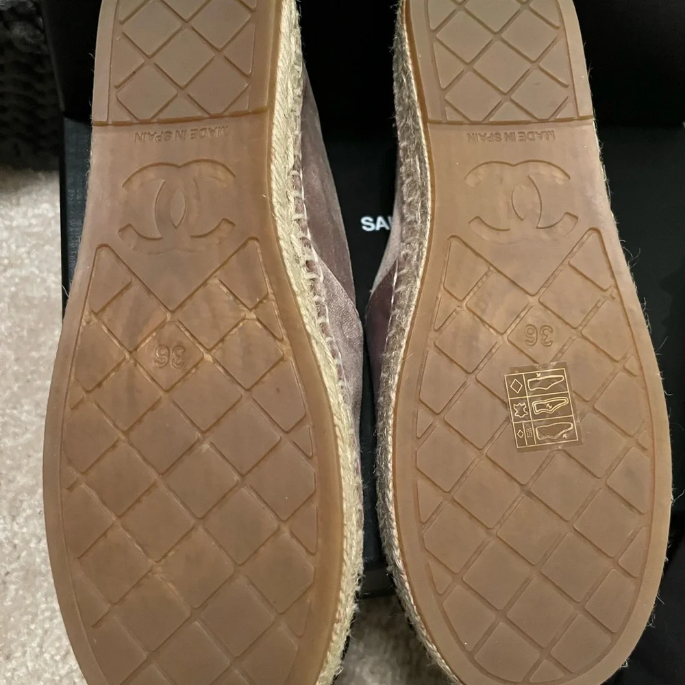 Chanel logo espadrille - never worn - Picture 2 of 2